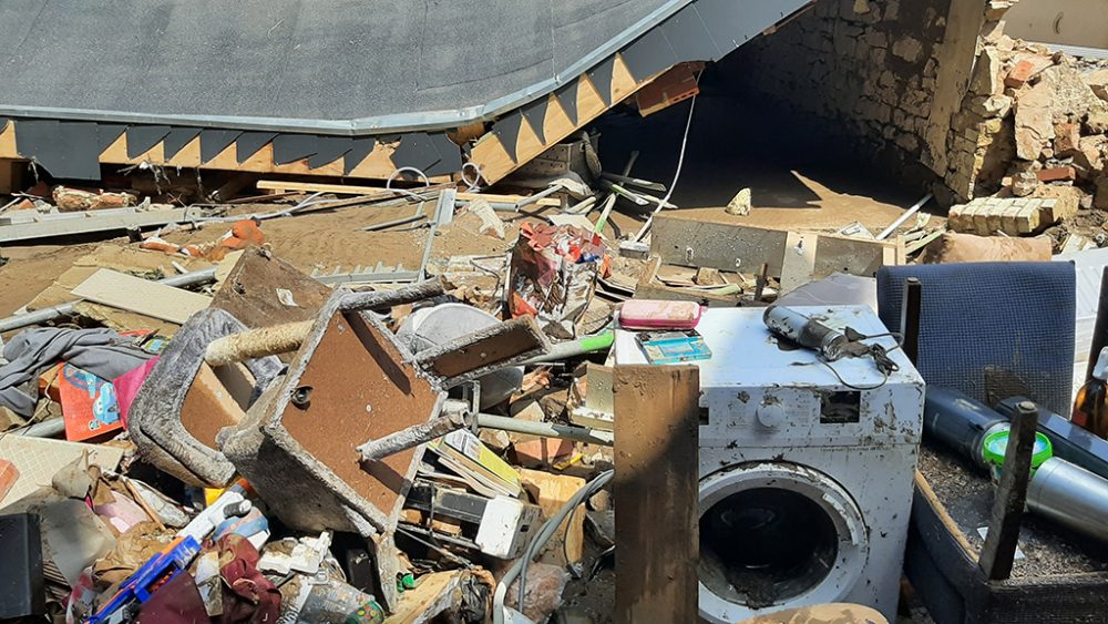 Premier Alexander De Croo besucht Eupen, um sich ein Bild von den Schäden der Unwetter-Katastrophe zu machen (Bild: Manuel Zimmermann/BRF)