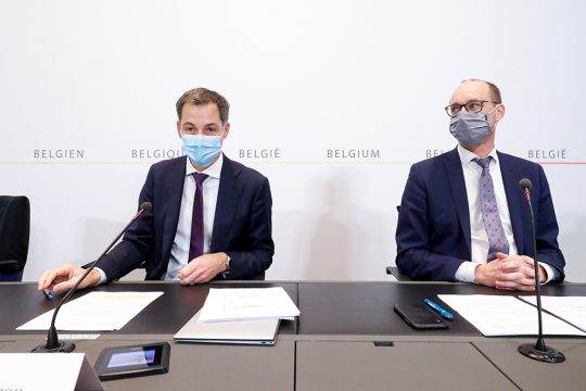Premier de Croo und Finanzminister Van Peteghem (Bild: Thierry Roge/Belga)