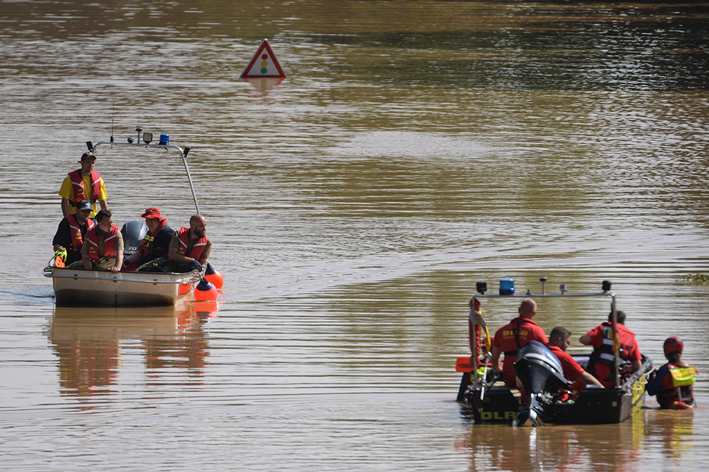 Suche nach Hochwasser-Opfern in Erftstadt