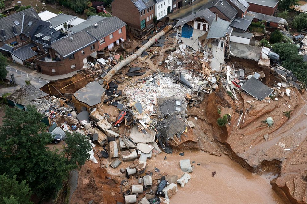 Luftaufnzhme der Erdrutsche in Erftstadt-Blessem (Bild: Sebastien Bozon/AFP)