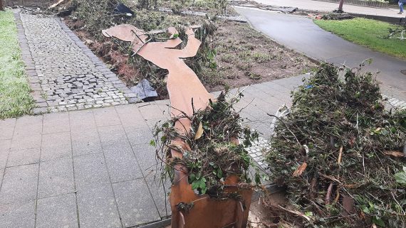 Verwüstungen in der Eupener Unterstadt nach dem Hochwasser - Aufräumarbeiten (ArchivbBild: Manuel Zimmermann/BRF)