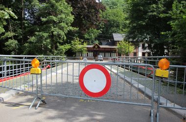 Die Brücke in Bellmerin ist derzeoit noch gesperrt (Bild: Robin Emonts/BRF)