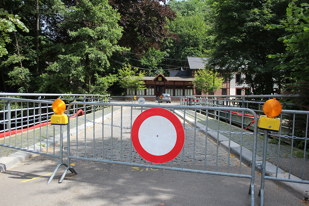 Die Brücke in Bellmerin ist derzeoit noch gesperrt (Bild: Robin Emonts/BRF)