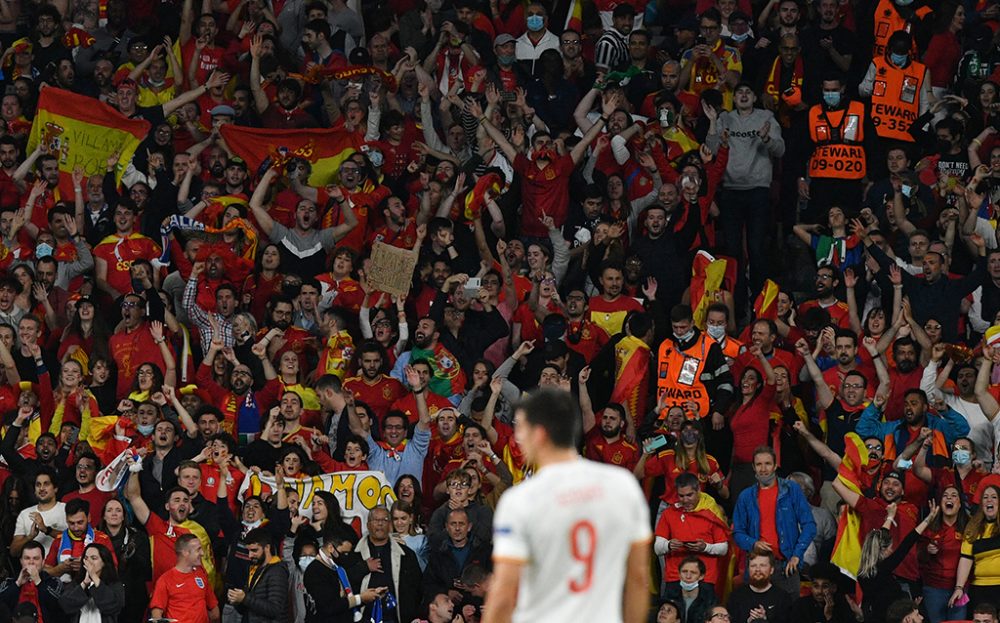 Fans am Dienstagabend im Wembley-Stadion (Bild: Justin Tallis/AFP)