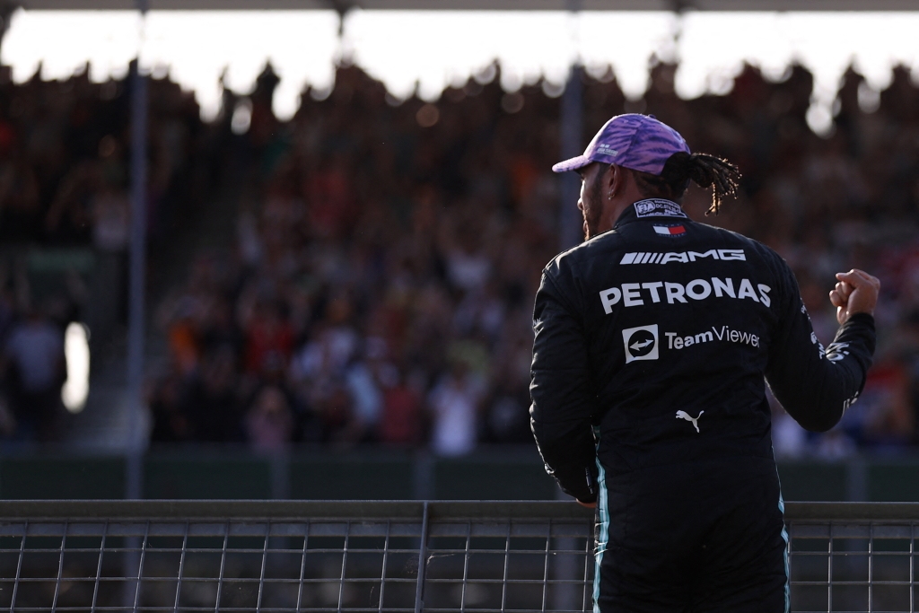 Lewis Hamilton holt sich vor eigenem Publikum die Pole (Bild: Lars Baron/AFP)
