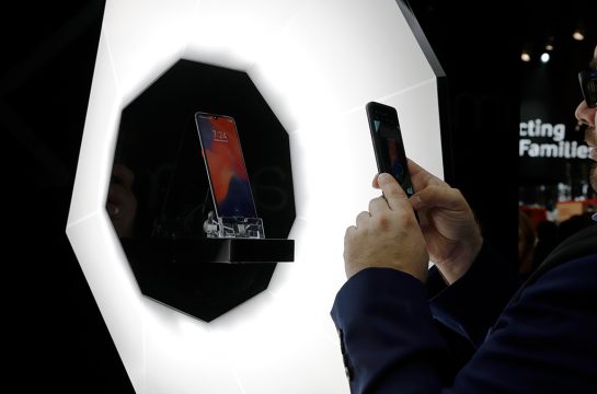 Handymodell des chinesischen Telekommunikationsunternehmens Xiaomi (Bild: Clara Margais/DPA)