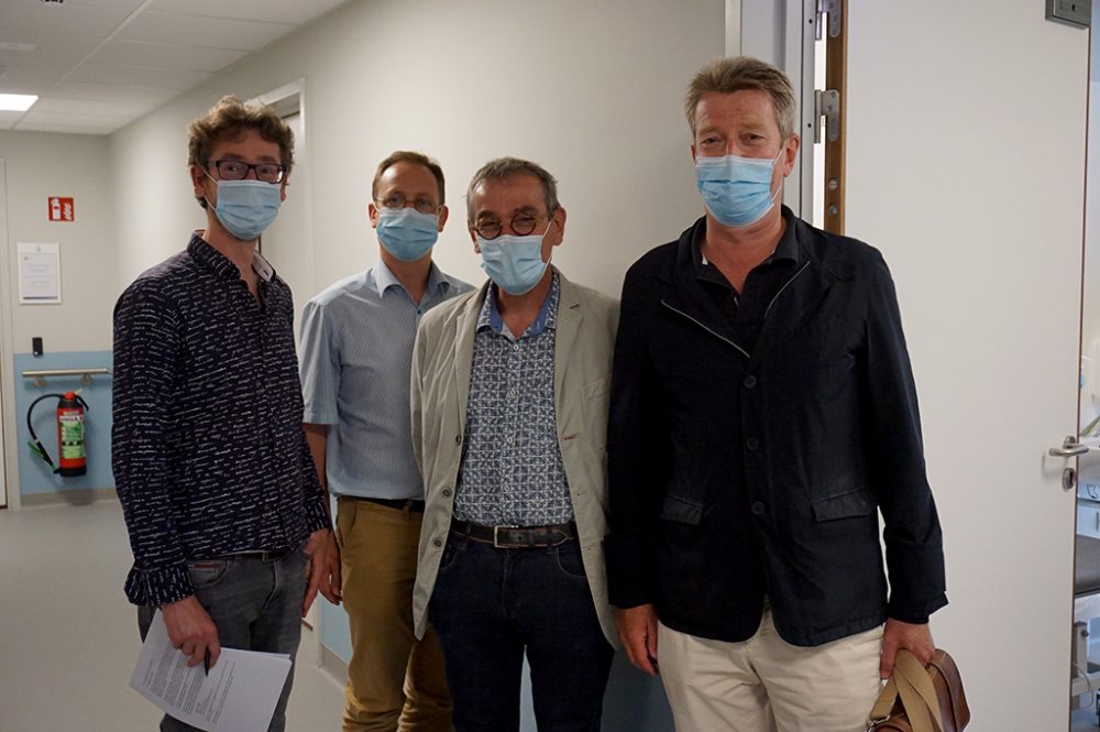 (v.r.n.l.) Dr. Frédéric Marenne, St.-Nikolaus-Hospital Eupen, Dr. Michel Meuris, Dr. Marc Franckh und Cédric Dupont vom hausärztlichen Bereitschaftsdienst (Bild: Stephan Pesch/BRF)