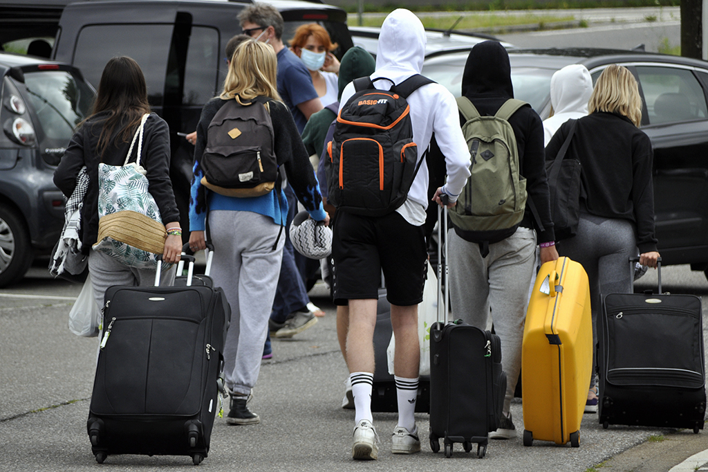 Einige der Jugendlichen nach ihrer Ankunft in Belgien (Bild: Jonas Van Boxel/Belga)