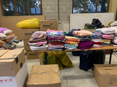 Ausgabestelle für Sachspenden des Roten Kreuzes in Eupen (Bild: RK)