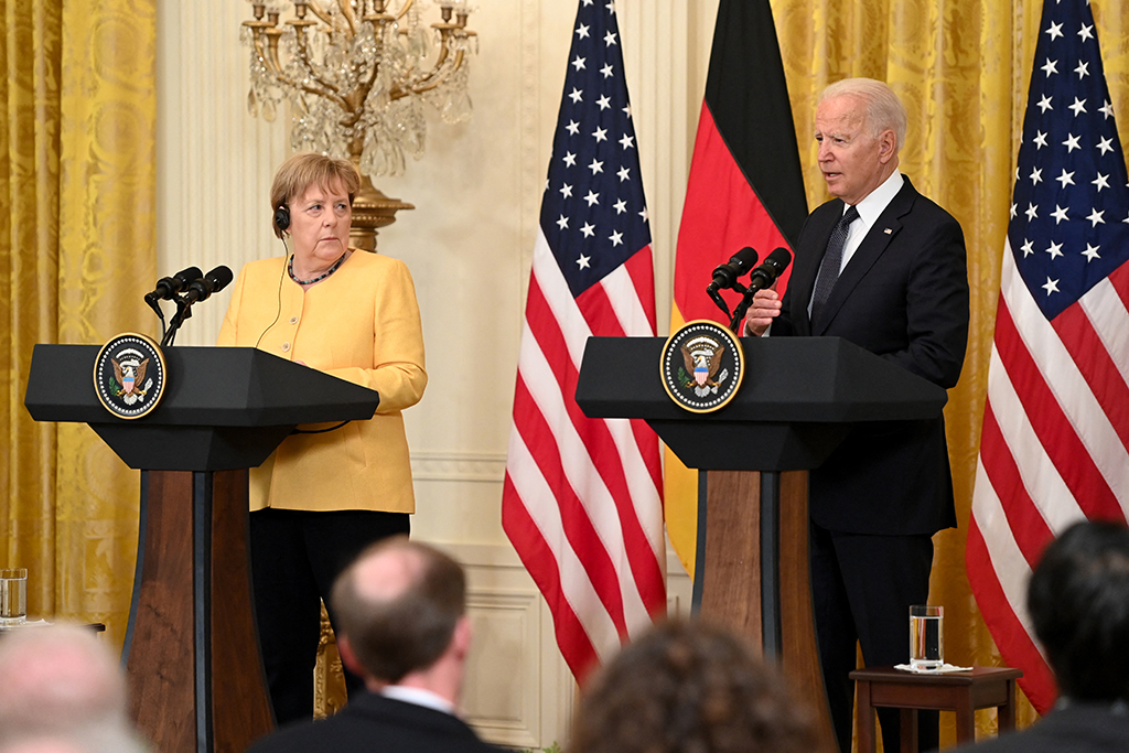 Angela Merkel und Joe Biden in Washington (Bild: Saul Loeb/AFP)