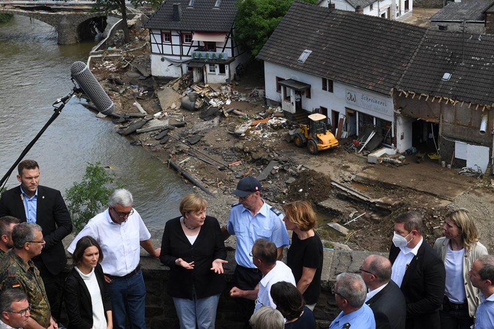 Angela Merkel und Malu Dreyer am Sonntag in Schuld, in der Nähe von Bad Neuenahr-Ahrweiler