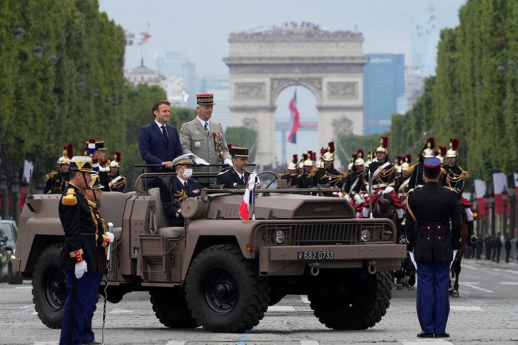 Nationalfeiertag: Militärparade in Paris (Bild: Michel Euler/Pool/AFP)