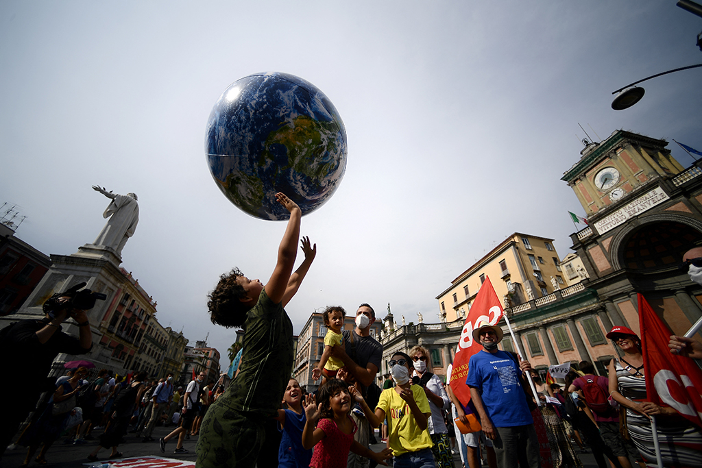 Protest für mehr Klimaschutz am 22. Juli in Neapel (Bild: Filippo Monteforte/AFP)
