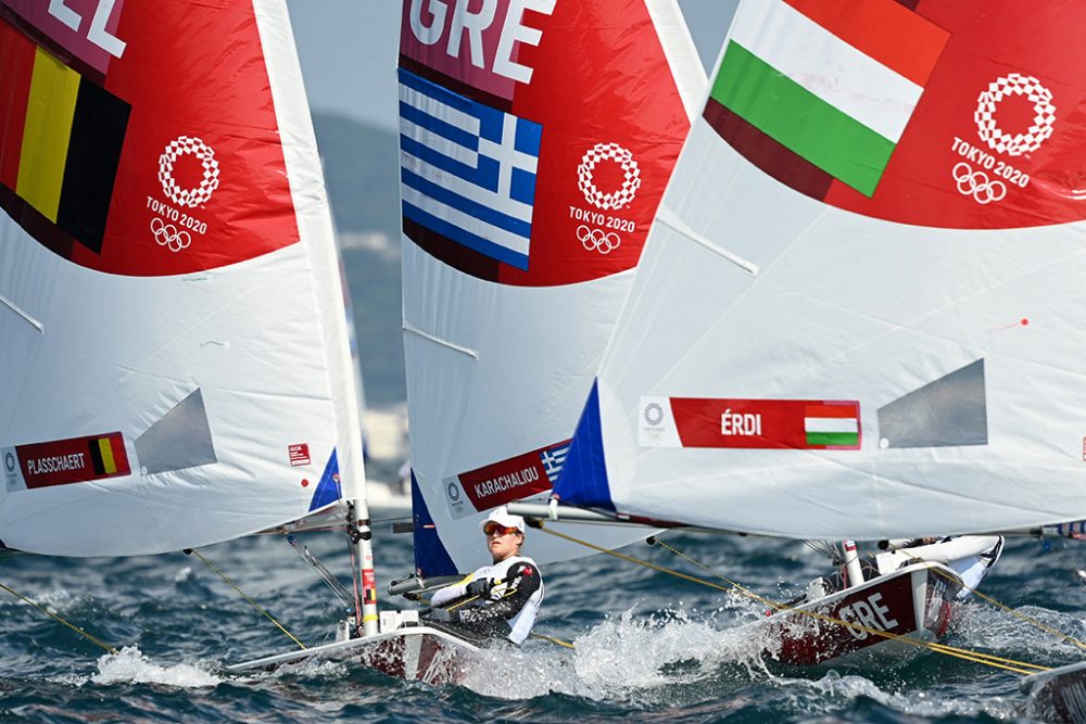 Seglerin Emma Plasschaert bei den Olympischen Spielen in Tokio (Bild: Peter Parks/AFP)