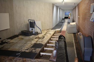 Schäden im Hotel Zum Burghof nach dem Hochwasser: Kegelbahn (Bild: Celine Afeli/BRF)