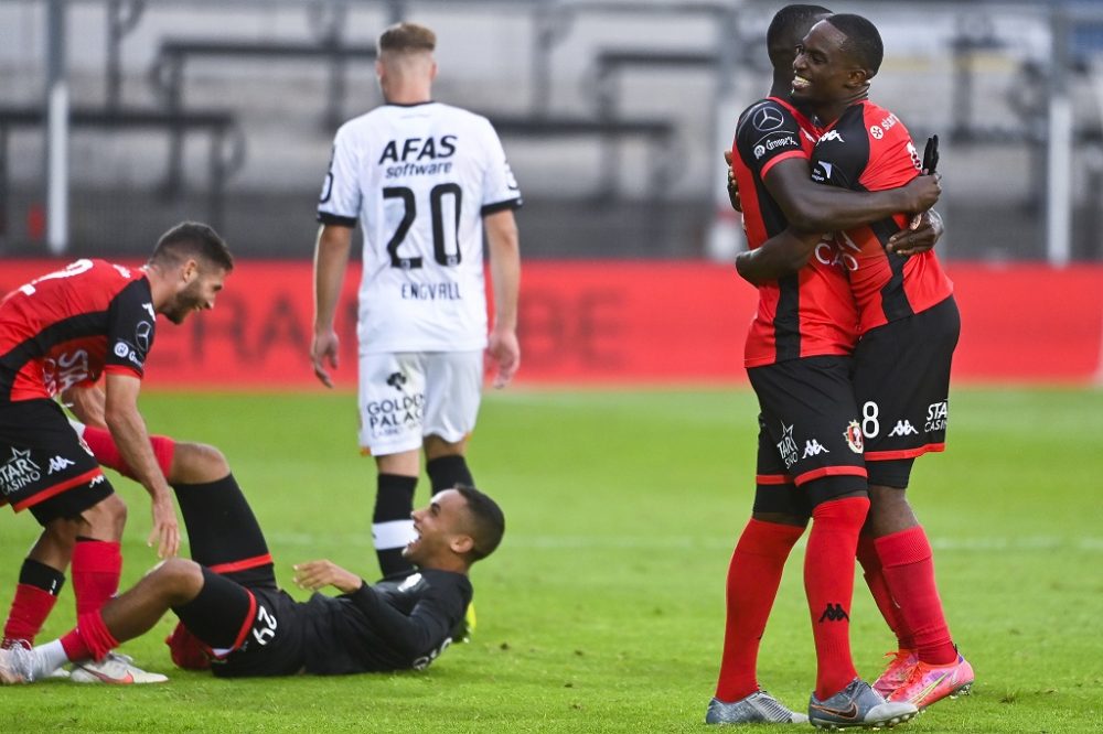 Ibrahima Cisse und Gerald Kilota feiern den 1:0 Sieg des Aufsteigers über den KV Mechelen (Bild: Laurie Dieffembacq/Belga).