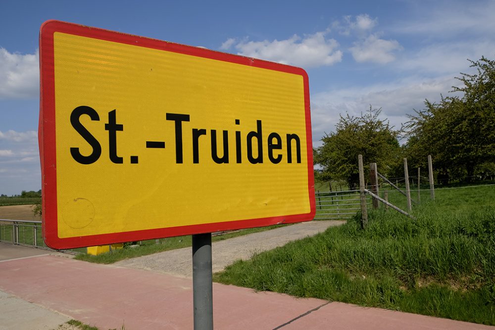 Schild der Gemeinde Sint-Truiden (Bild: Eric Lalmand/Belga)