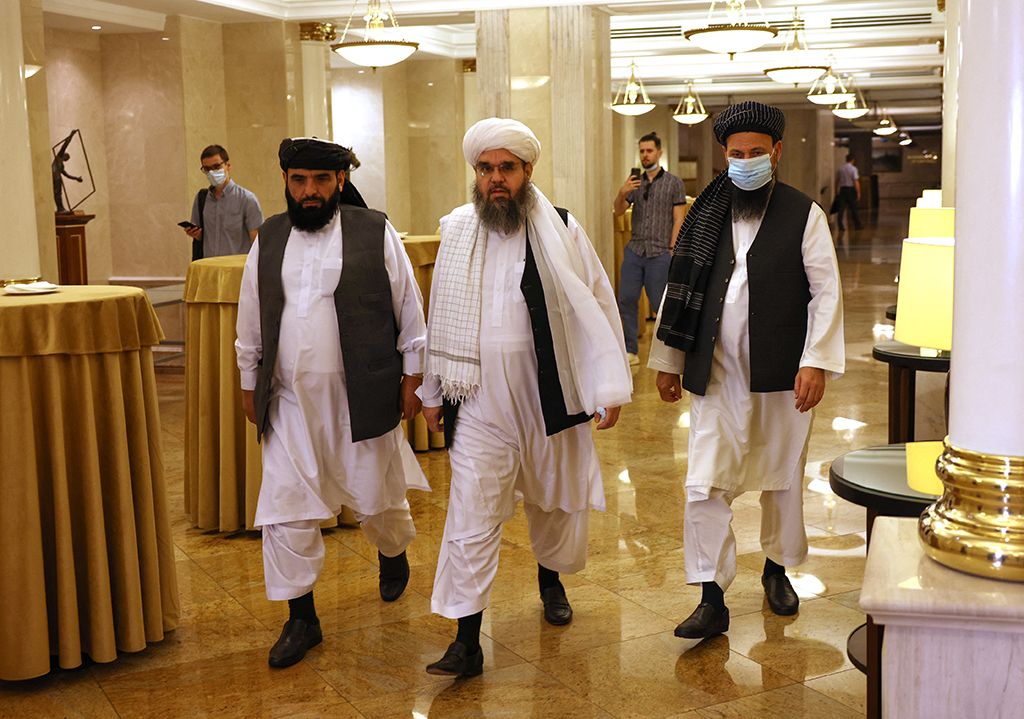 Taliban-führer und -Verhandler Abdul Latif Mansoor, Shahabuddin Delawar und Suhail Shaheen (vrnl) in Moskau (Bild: Dimitar Dikoff/AFP)