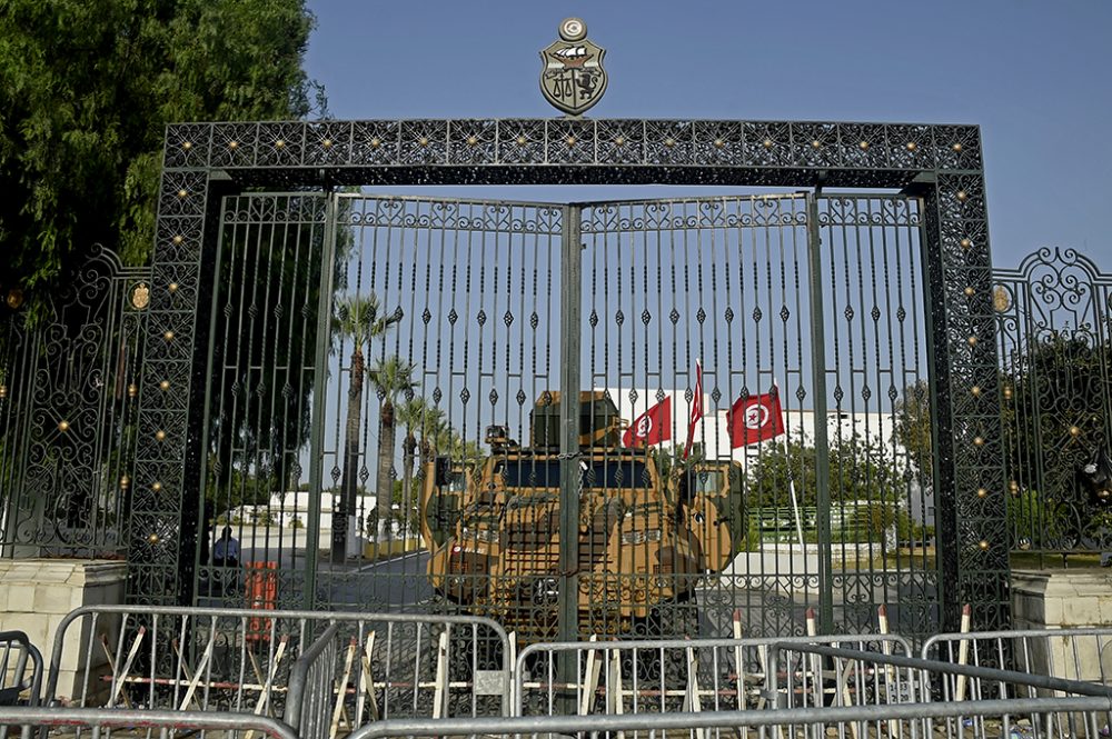 Tunesien: Die Arbeit des Parlaments wurde eingefroren (Bild: Yassine Mahjoub/AFP)