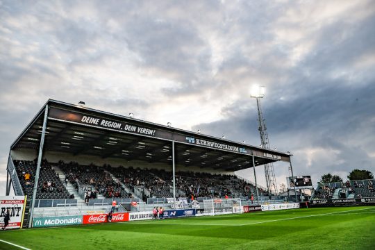 Im Kehrwegstadion waren erstmals wieder Zuschauer zugelassen (Bild: Bruno Fahy/Belga)