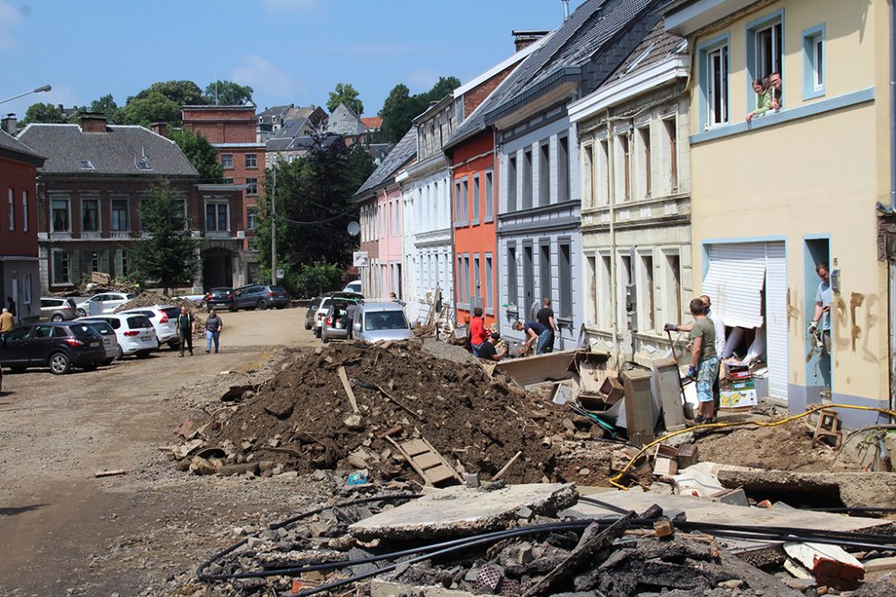 Premier Alexander De Croo besucht Eupen, um sich ein Bild von den Schäden der Unwetter-Katastrophe zu machen (Bild: Manuel Zimmermann/BRF)