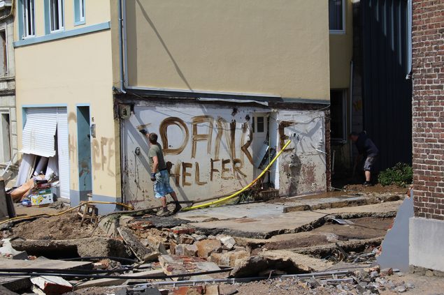 Premier Alexander De Croo besucht Eupen, um sich ein Bild von den Schäden der Unwetter-Katastrophe zu machen (Bild: Manuel Zimmermann/BRF)