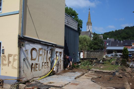 Premier Alexander De Croo besucht Eupen, um sich ein Bild von den Schäden der Unwetter-Katastrophe zu machen (Bild: Manuel Zimmermann/BRF)