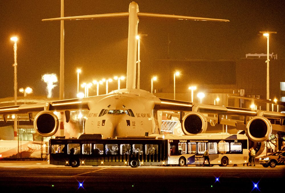 Evakuierungsflug aus Afghanistan in Amsterdam gelandet (Bild: Robin Van Lonkhuisen/AFP)