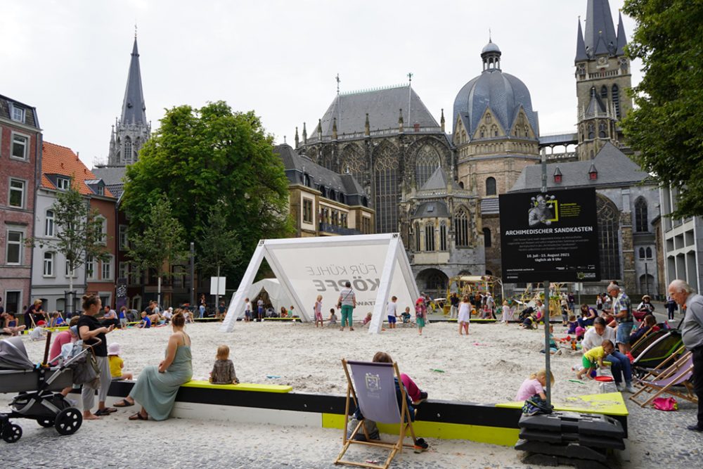 Der archimedische Sandkasten des Future Lab Aachen bleibt noch bis zum 15. August bestehen (Bild: Denise Stevens/Stadt Aachen)