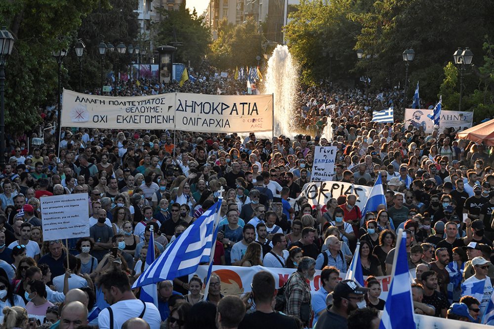 Tausende Impf-Gegner demonstrieren in Athen (Bild: Louisa Gouliamaki/AFP)