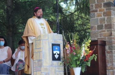 Internationale Messe mit Bischof Delville und Pilgern in Banneux (Bild: Michaela Brück/BRF)