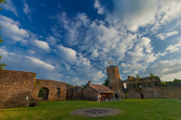Die Burgruine von Burg-Reuland (Bild: Markus Balkow)
