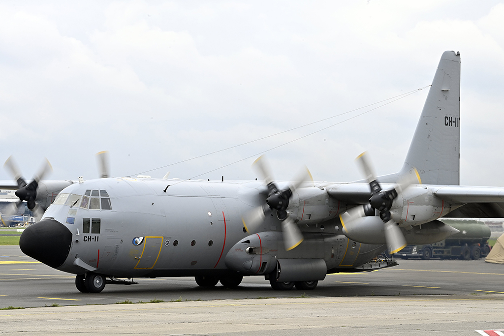 Eine der C-130-Maschinen vor dem Start in Melsbroek am 18. August (Bild: Eric Lalmand/Belga)