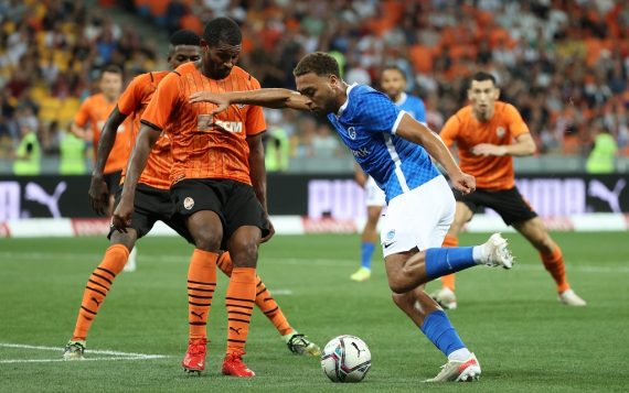 Trotz des Treffers von Cyriel Dessers (links) schied Genk aus (Bild: Virginie Lefour/Belga)