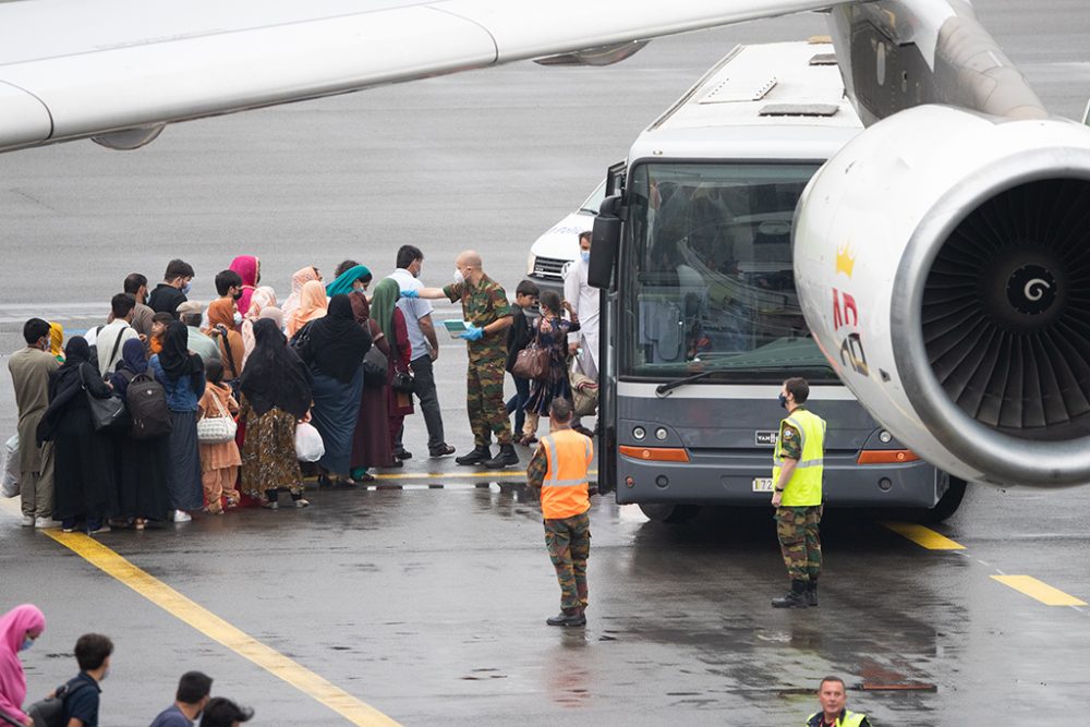 In Melsbroek ist am Montagmorgen ein Evakuierungsflug aus Afghanistan gelandet (Bild: Benoît Doppagne/Belga)