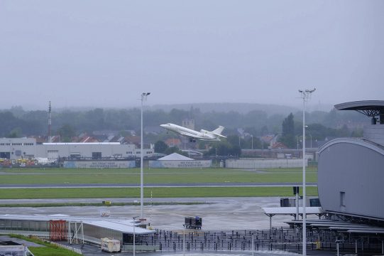 Passagierflugzeug des Militärs startet in Richtung Afghanistan (Bild: Hadrien Dure/Belga)