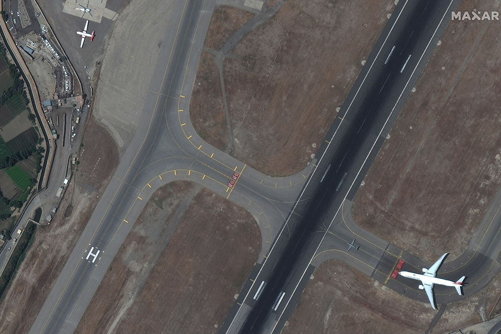 Flughafen in Kabul (Illustrationsbild: AFP Photo/Satellite image ©2021 Maxar Technologies)