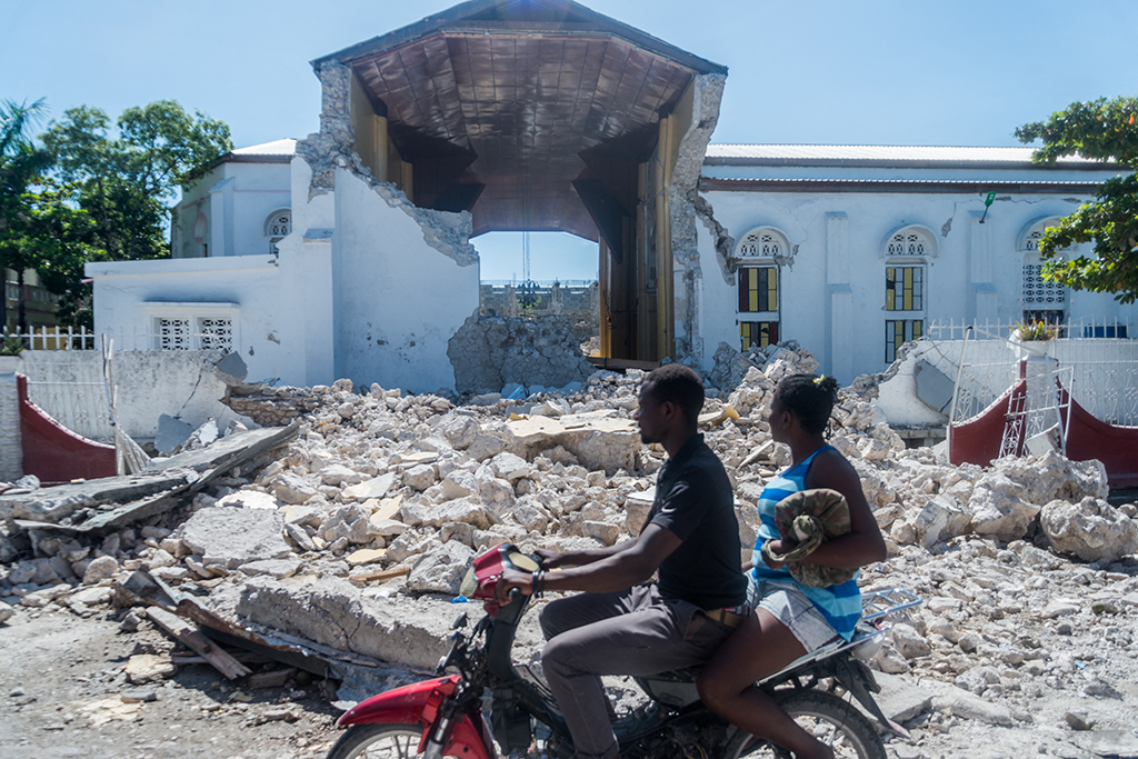 Auch die Kirche "Sacré Coeur Des Cayes" in Les Cayes ist bei dem Erdbeben schwer beschädigt worden (Bild: Reginald Louissaint Jr/AFP)
