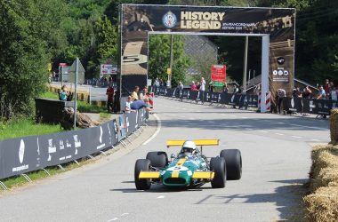 History Legend: Alte Formel-1-Rennwagen auf der alten Strecke (Bild: Katrin Margraff/BRF)