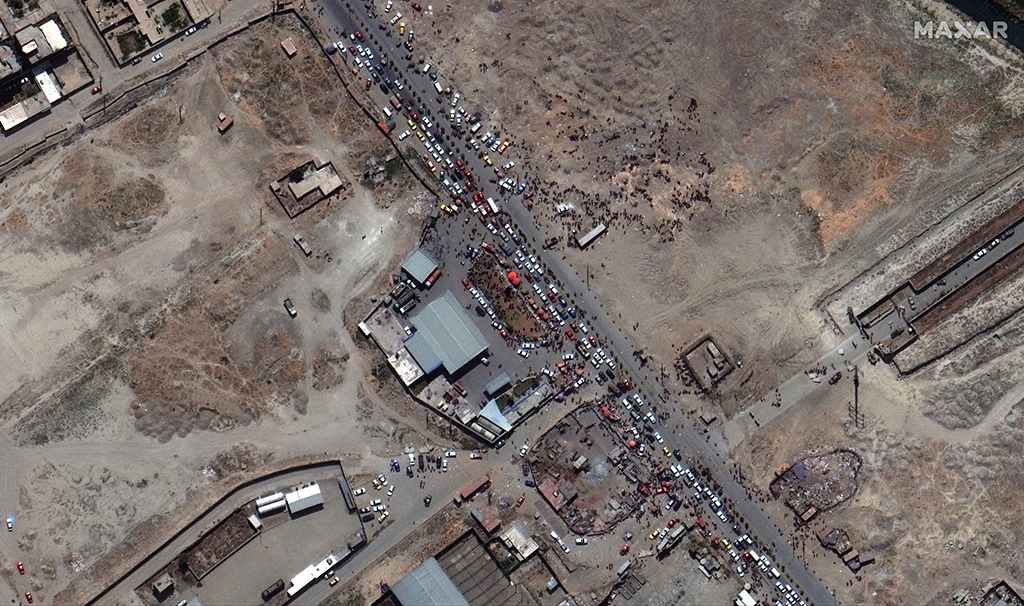 Zugangbereich zum Flughafen von Kabul am Dienstag (Bild: Evelyn Hockstein/Satellite image ©2021 Maxar Technologies/AFP)