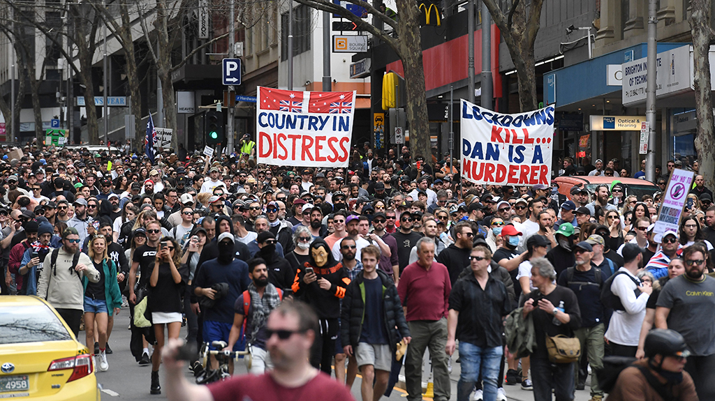 Protest gegen Corona-Maßnahmen in Melbourne (Bild: William West/AFP)