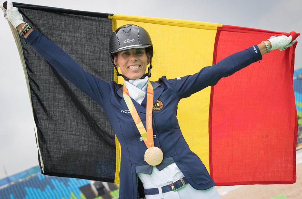 Dressurreiterin Michèle George mit der Goldmedaille in Rio (Bild: Benoit Doppagne/Belga)