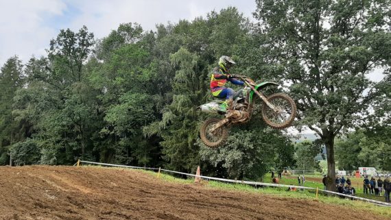 Motocross in Recht trotzt dem Regen (Bild: Christophe Ramjoie/BRF)