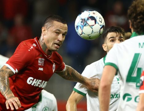 Radja Nainggolan im Sommer 2021 im Trikot von Antwerpen