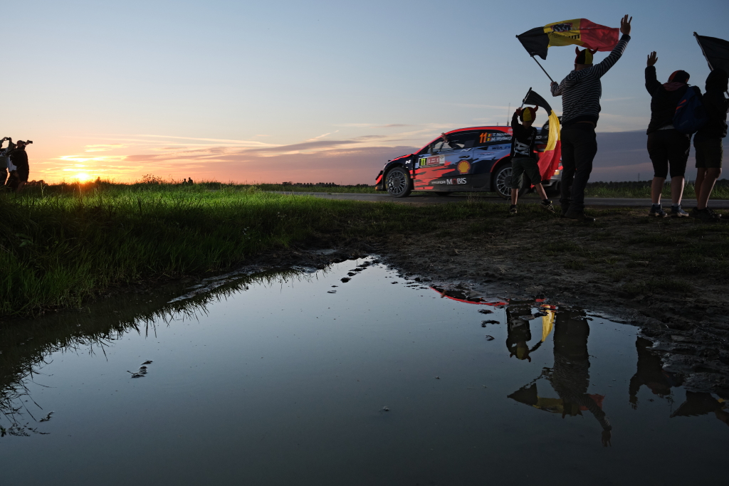 Nach Tag eins führen Thierry Neuville/Martijn Wydaeghe bei der Ypern-Rallye Belgien (Bild: Romain Thuillier/Hyundai Motorsport)