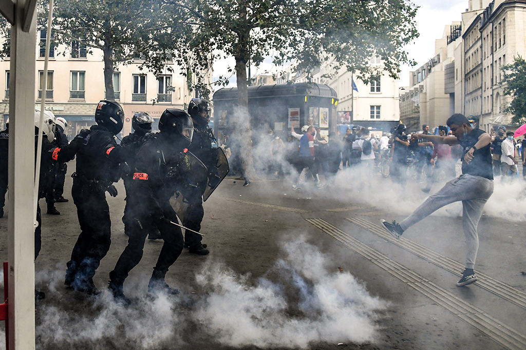 Corona Proteste in Paris