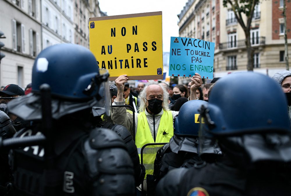 Proteste gegen Corona-Pass in Paris (Bild: Stephane De Sakutin/ AFP)