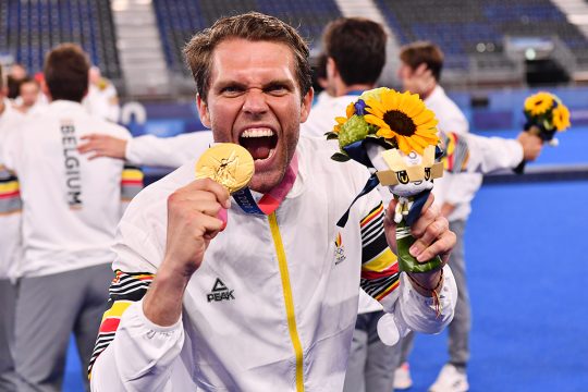 Gold für die Red Lions: Torhüter Vincent Vanasch mit seiner Medaille (Bild: Dirk Waem/Belga)