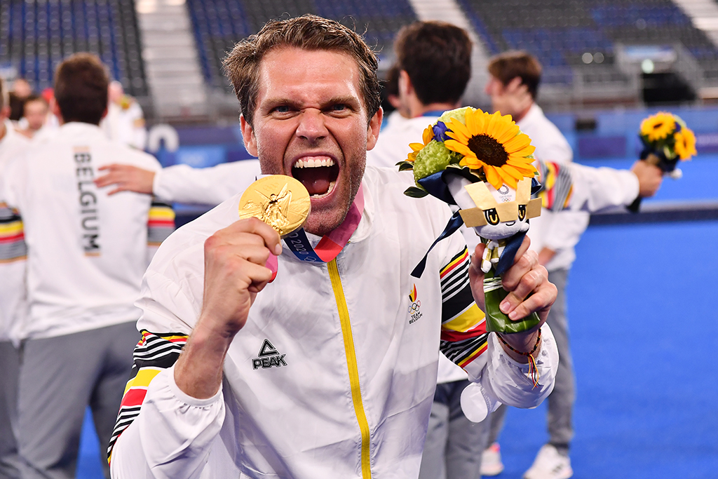 Gold für die Red Lions: Torhüter Vincent Vanasch mit seiner Medaille (Bild: Dirk Waem/Belga)