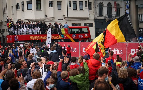 Red Lions lassen sich in Brüssel feiern (Bild: Virginie Lefour/Belga)